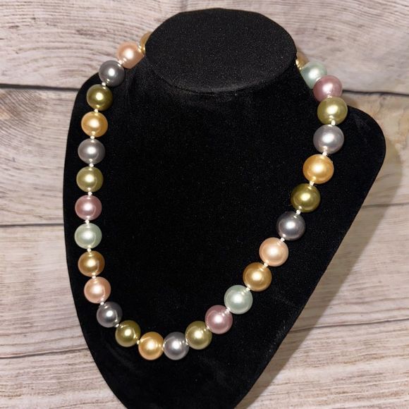 Kenneth Jay Lane Multicolor Pastel Faux‎ Pearl Necklace - Picture 5 of 7